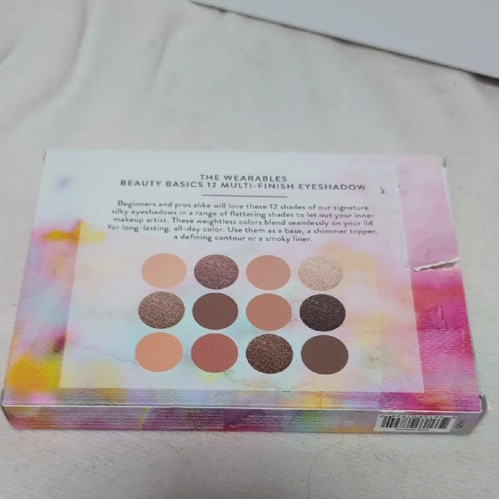 Laura Geller The Wearables Eyeshadow Palette - Beauty Basics 12 Eyeshadows